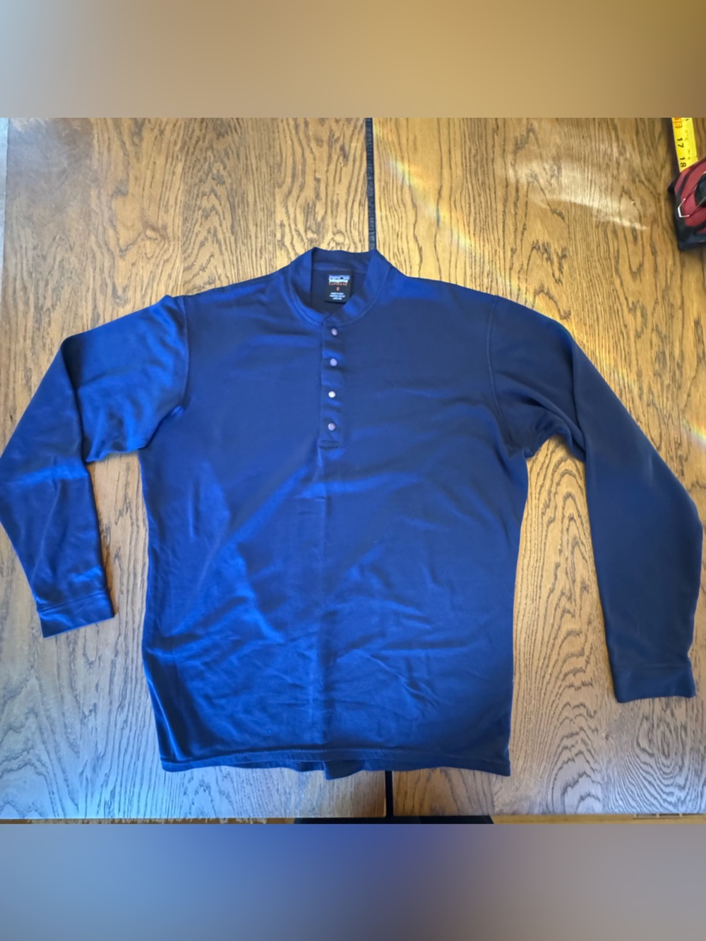 Patagonia Capilene Navy base layer henley‎ featuring a four-button Vintage Small